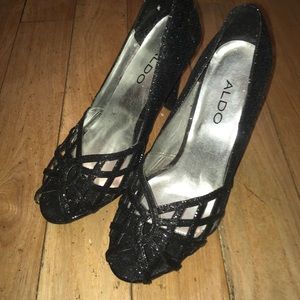 Cage style peep toe heels in shimmery black